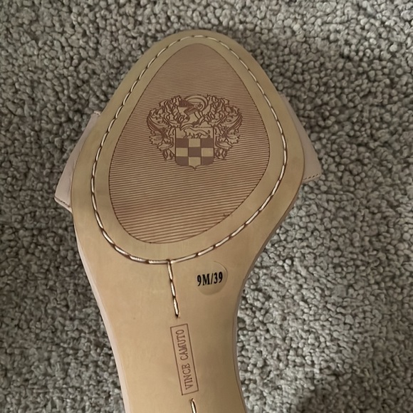 Vince Camuto high heels. New. Never worn - Picture 2 of 3